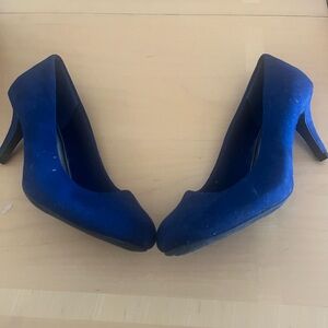 Classic Women's Blue Suede Pumps